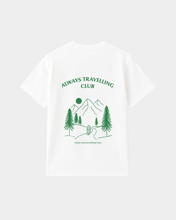 Wit bamboe T-shirt Mountains van Glint Antwerp met groene Always Travelling Club-print op de rug, unisex
