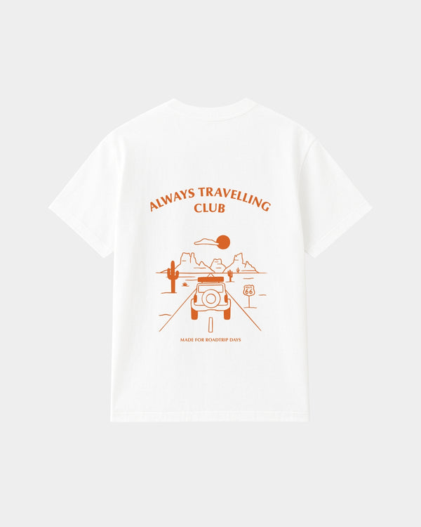 Wit bamboe T-shirt Roadtrip van Glint Antwerp met oranje Always Travelling Club-print op de rug, unisex
