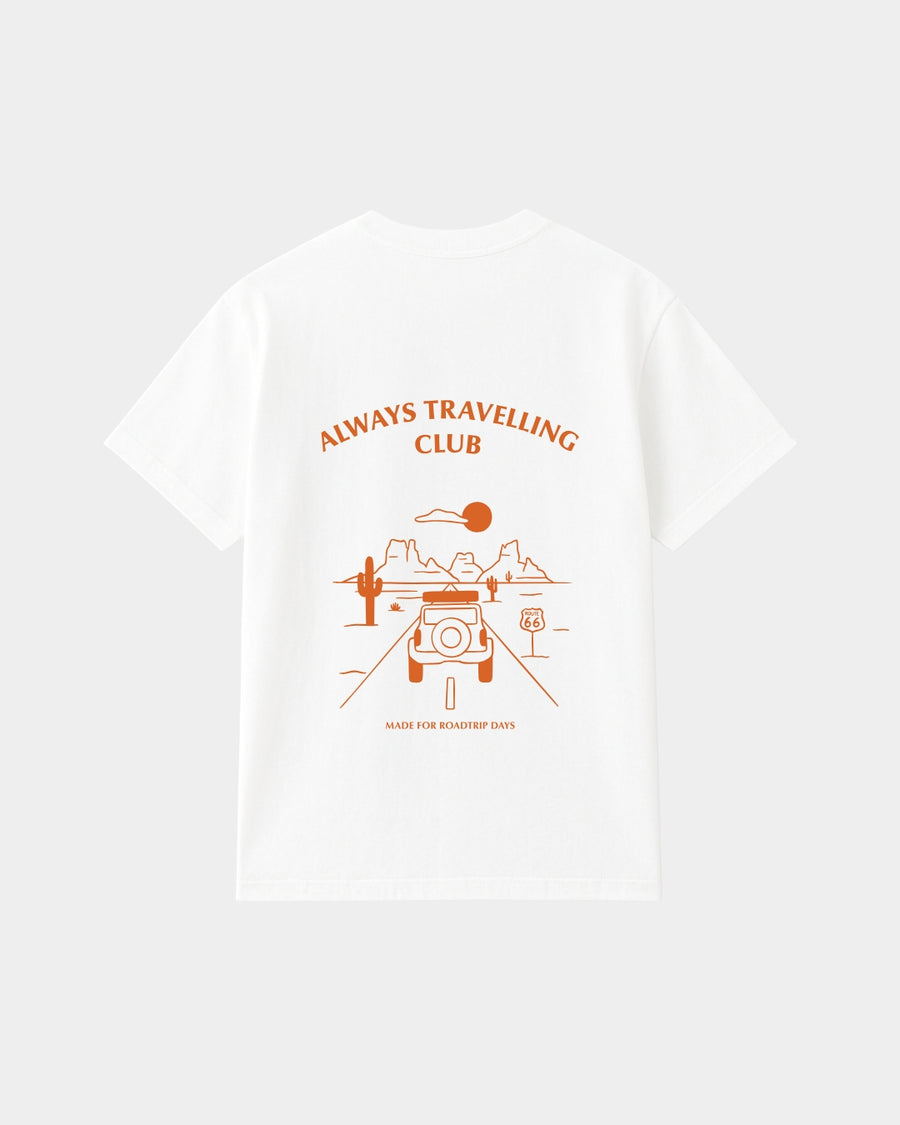 Wit bamboe T-shirt Roadtrip van Glint Antwerp met oranje Always Travelling Club-print op de rug, unisex