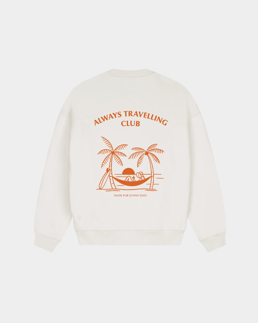 Zandkleurige bamboe sweater Hammock van Glint Antwerp met oranje Always Travelling Club-print, unisex