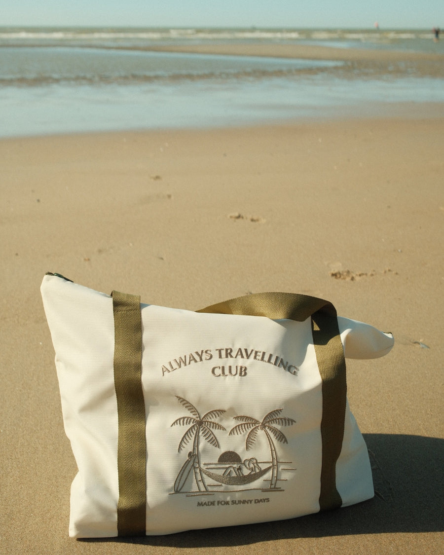 Oranje Glint reistas van gerecycleerd oceaanplastic met Always Travelling Club-print, limited edition